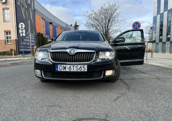 Skoda Superb cena 39999 przebieg: 173500, rok produkcji 2012 z Wrocław małe 172